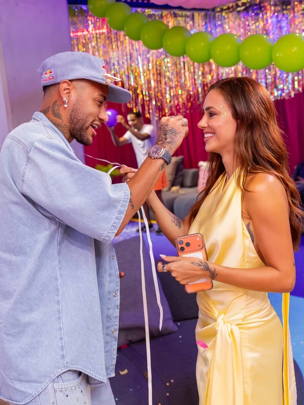 Neymar e Bruna Biancardi por Reprodução/Instagram @raphaelgianettafotografia