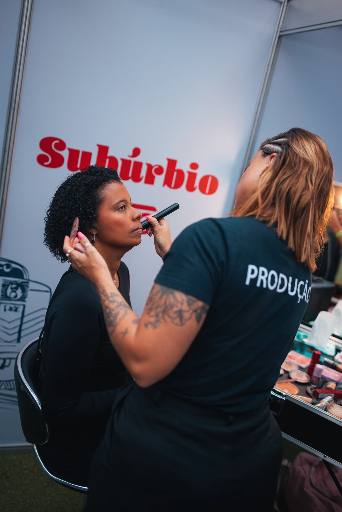 Ao longo da apresentação, quem estiver no WET pode aproveitar massagens, barbeiro, maquiagem, trancista e muito mais por Divulgação
