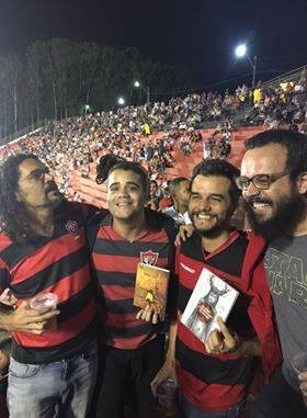 Wagner Moura no templo maior: Barradão, com Franciel Cruz por Divulgação