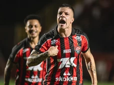 Imagem - Vitória bate Atlético-MG no Barradão e ganha fôlego no Brasileirão