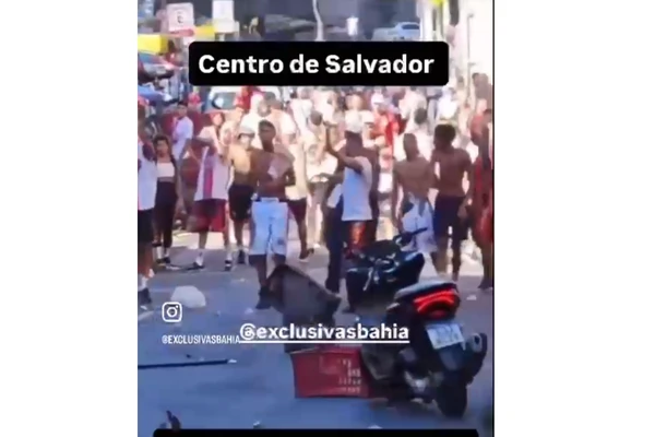 Briga na região da Piedade assustou ambulantes e clientes por Reprodução