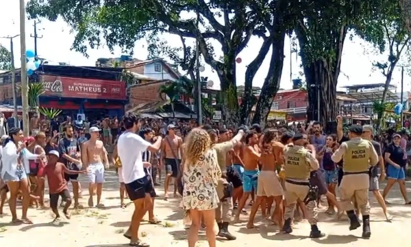 Confusão em manifestação contra israelenses em Itacaré por Reprodução/Plantão de Notícias Itacaré