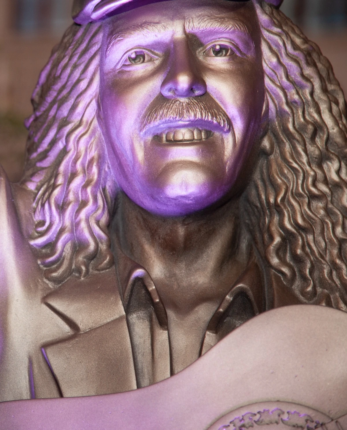 Inaugurada estátua de Morares Moreira por Sora Maia/CORREIO