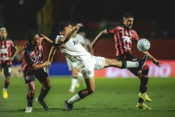 Rubro-Negro contou com gols de Kayzer e Erick por Pedro Souza/Atlético-MG
