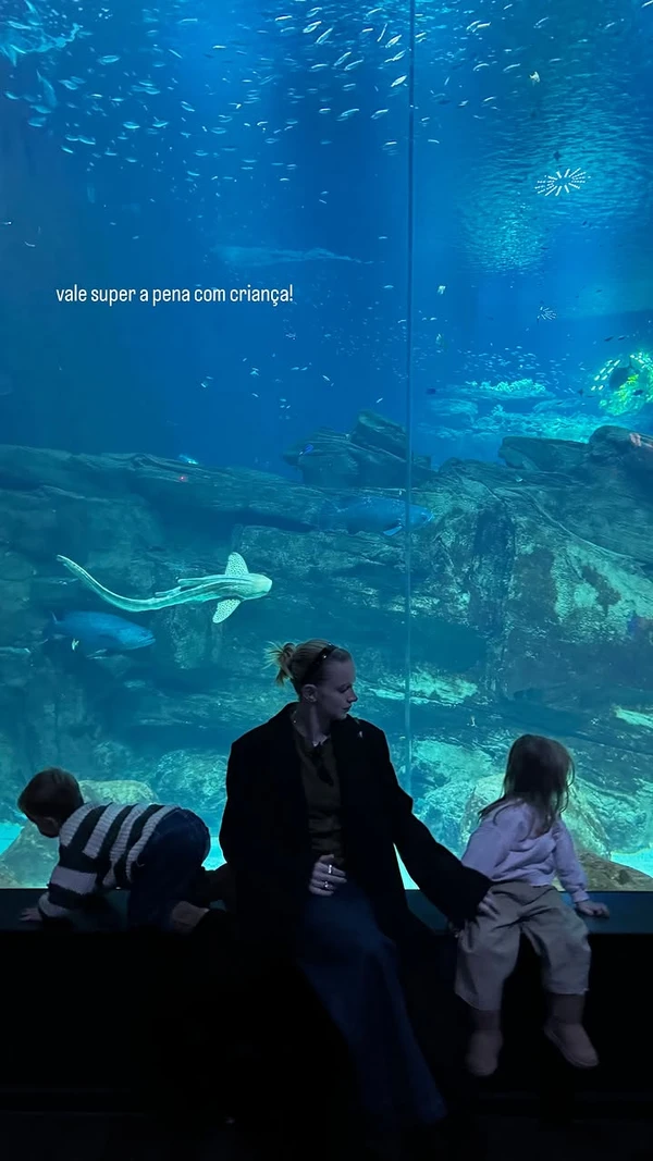 Isa Scherer e família em Paris por Reprodução/Instagram