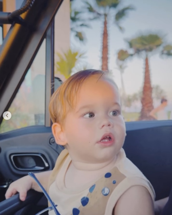 Zé Felipe abre álbum de viagem com filhos por Reprodução/Instagram