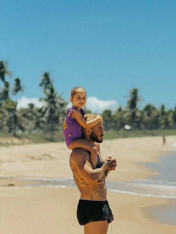 Zé Felipe abre álbum de viagem com filhos por Reprodução/Instagram