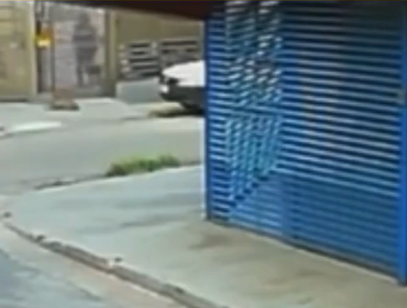 Cão comunitário Johnny é atacado com óleo quente por Reprodução