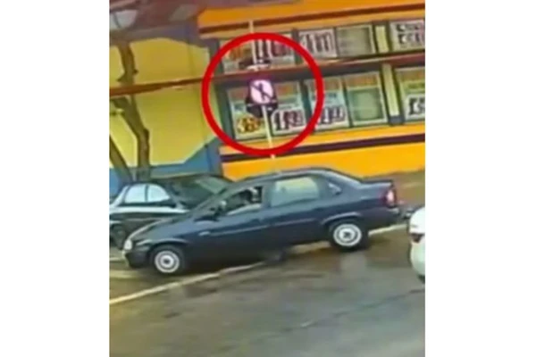 Casal de idosos foi espancado por motoristas após alerta por Reprodução