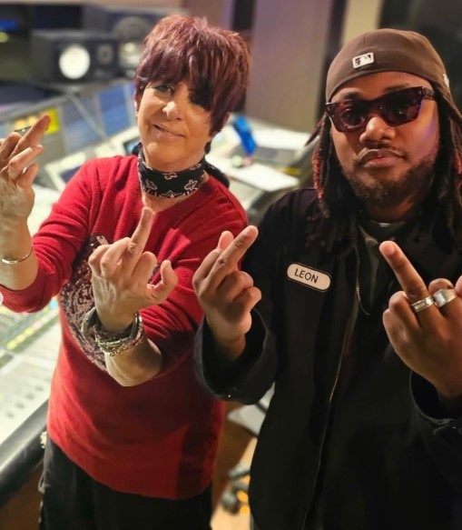 Diane Warren com Leon Thomas III por Reprodução/ Instagram