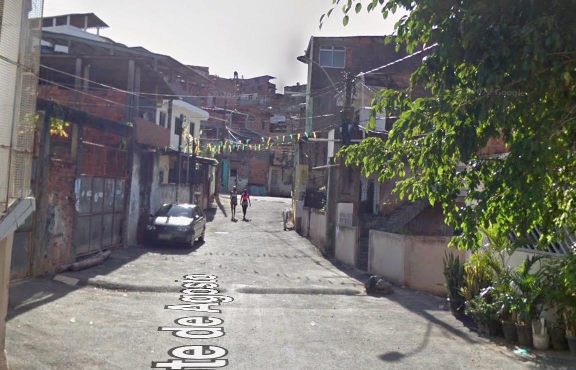Em viela do complexo do Nordeste de Amaralina, Comando Vermelho mantém 'tribunal do crime' por Google Street View/Reprodução