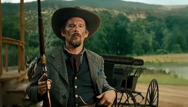 Ethan Hawke em 'Sete Homens e um Destino' por Divulgação 