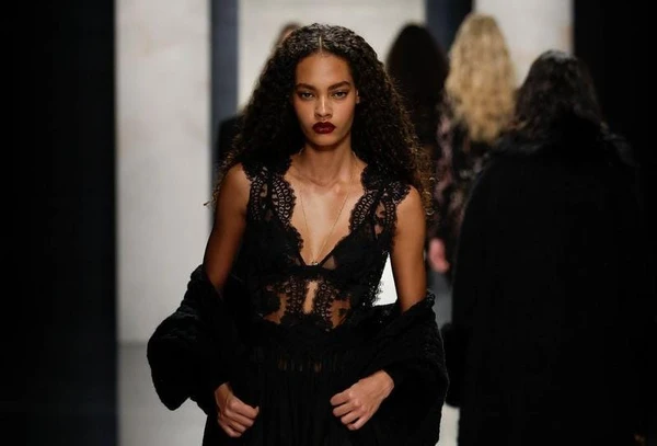 Iasmin Reis para Dolce & Gabbana