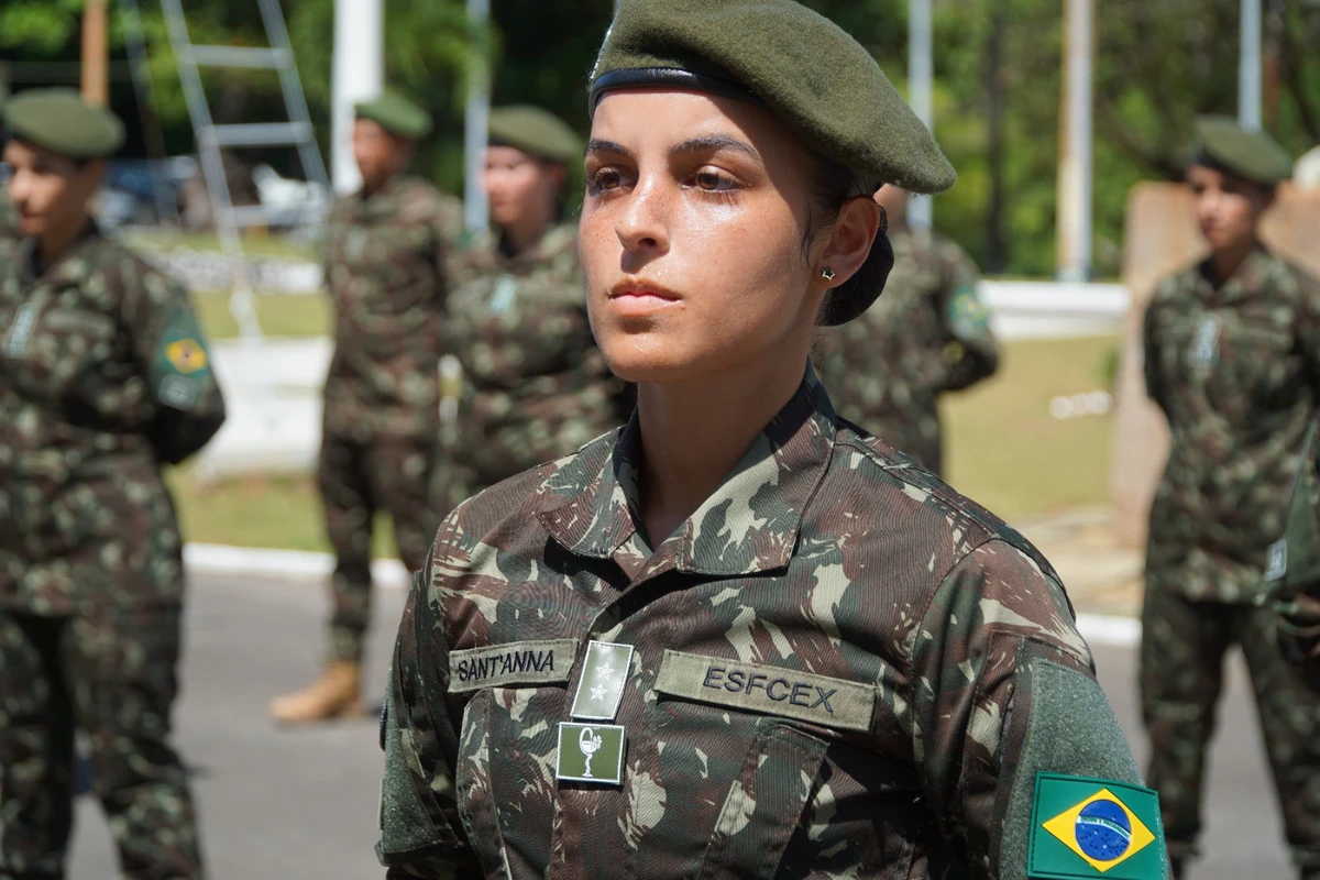 Primeiro-Sargento R$ 5.988,00 por Web