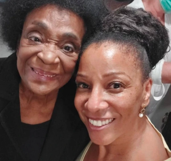 Atriz Adriana Lessa por Reprodução | Instagram