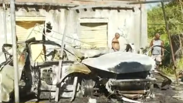 Carro explode em condomínio de Salvador por Reprodução/TV Bahia