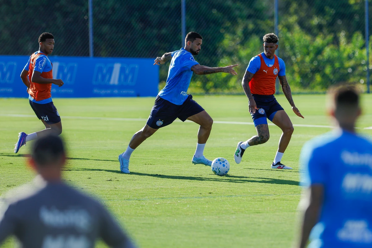 Elenco do Bahia treinando em preparação para encarar o RB  Bragantino