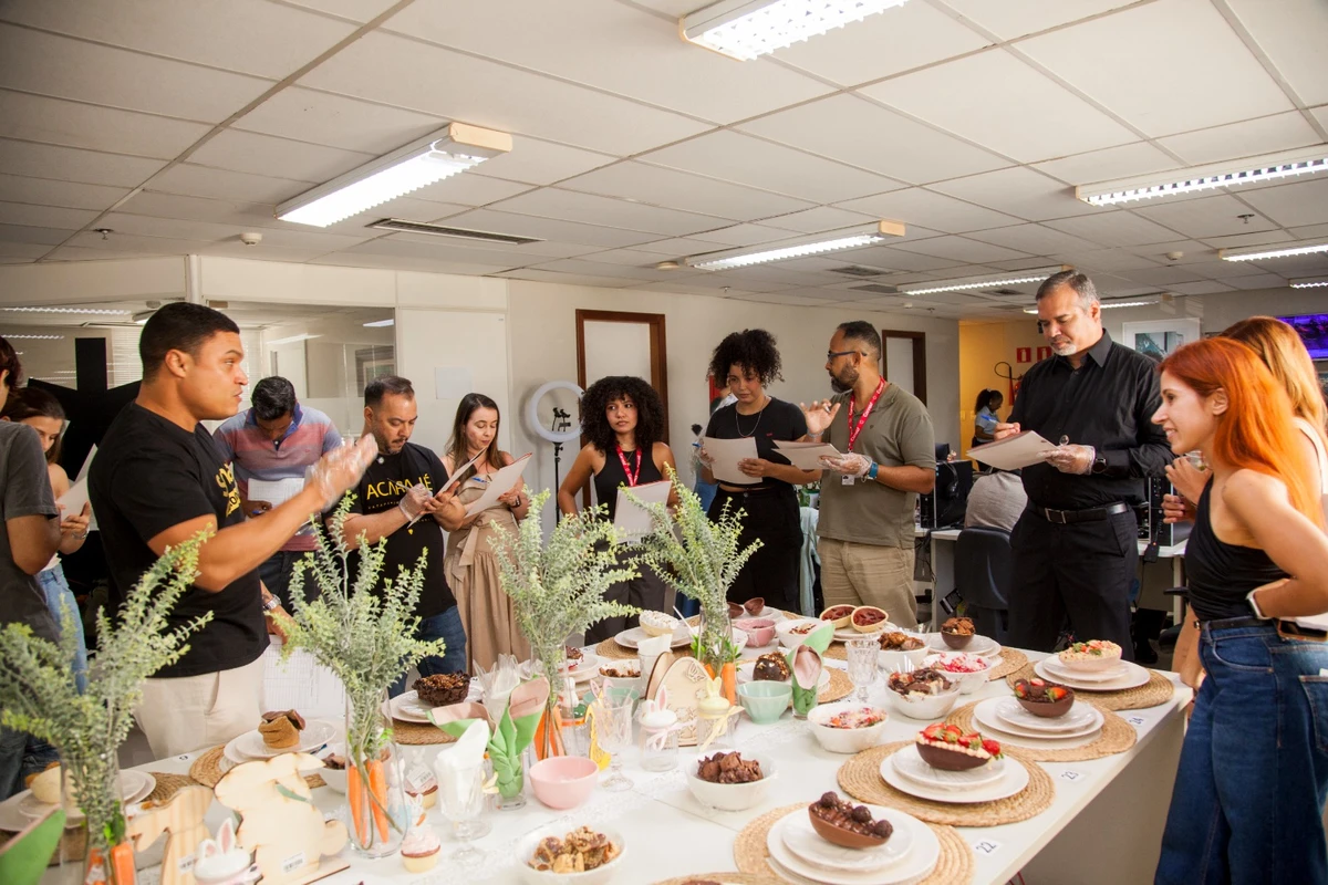 Jurados avaliaram ovos de Páscoa na redação do CORREIO