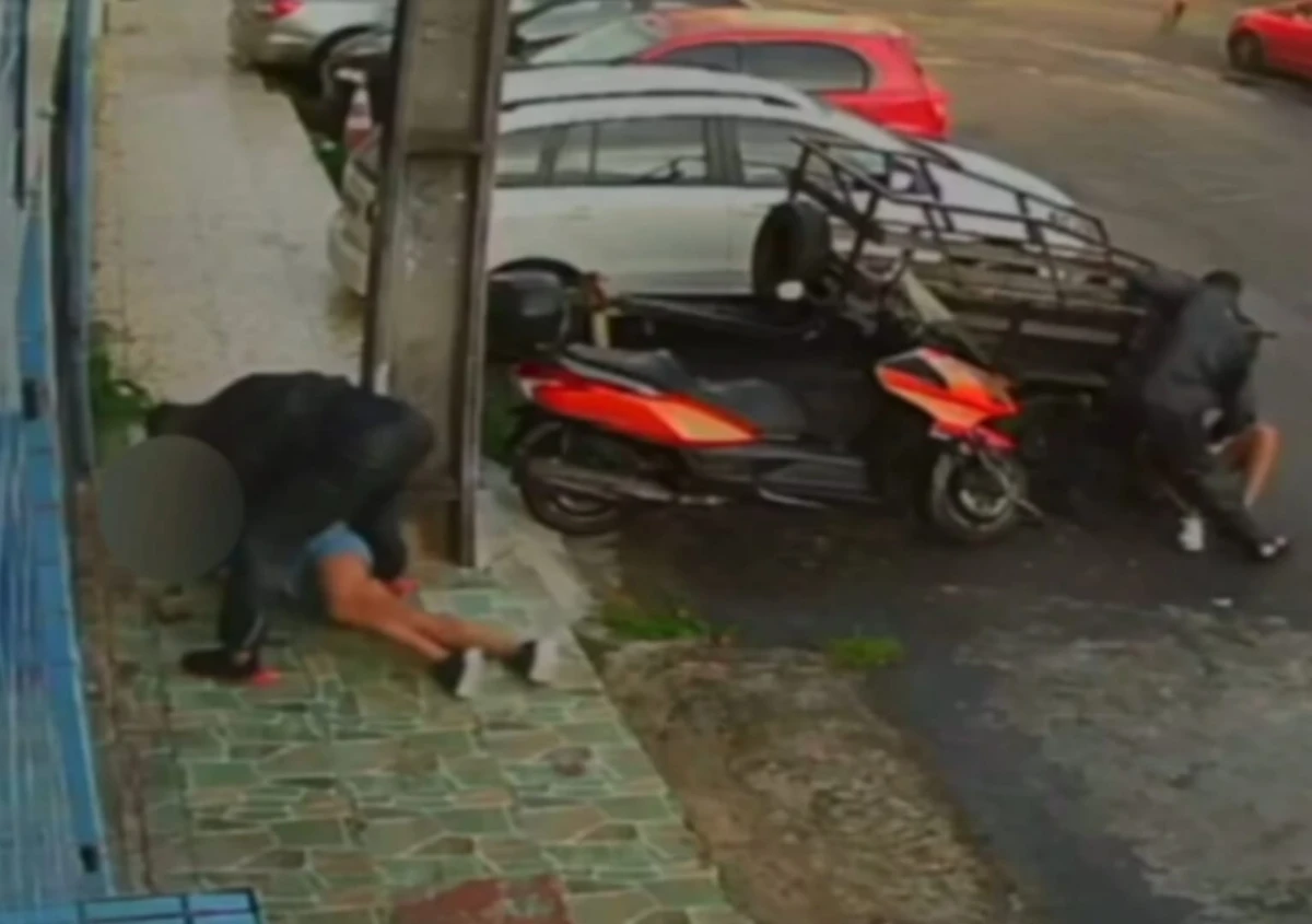 Mototaxistas que agrediram dois homens no Carnaval foram presos por tentativa de homicídio e homofobia nesta terça-feira (17) por Redes Sociais