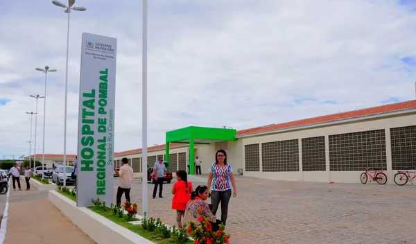 Mulher morre e 113 são internados após comerem pizza na Paraíba