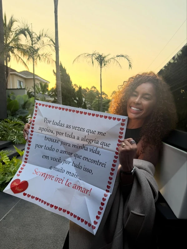 Sthe Matos ganhou presentes de luxo de Kevi Jonny no primeiro ano de casados por Reprodução/Instagram