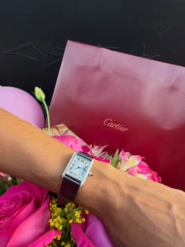 Sthe Matos ganhou presentes de luxo de Kevi Jonny no primeiro ano de casados por Reprodução/Instagram