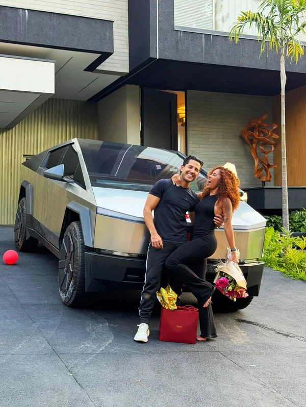 Sthe Matos ganhou presentes de luxo de Kevi Jonny no primeiro ano de casados por Reprodução/Instagram