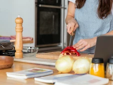 Imagem - Truque do giz e do papel alumínio: 5 'hacks' de cozinha que economizam tempo e dinheiro