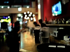 Imagem - Taxa de 10% é obrigatória? Veja direitos que consumidores têm em restaurantes e não sabem