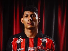 Imagem - Vitória oficializa contratação de Zé Vitor, volante destaque da Portuguesa