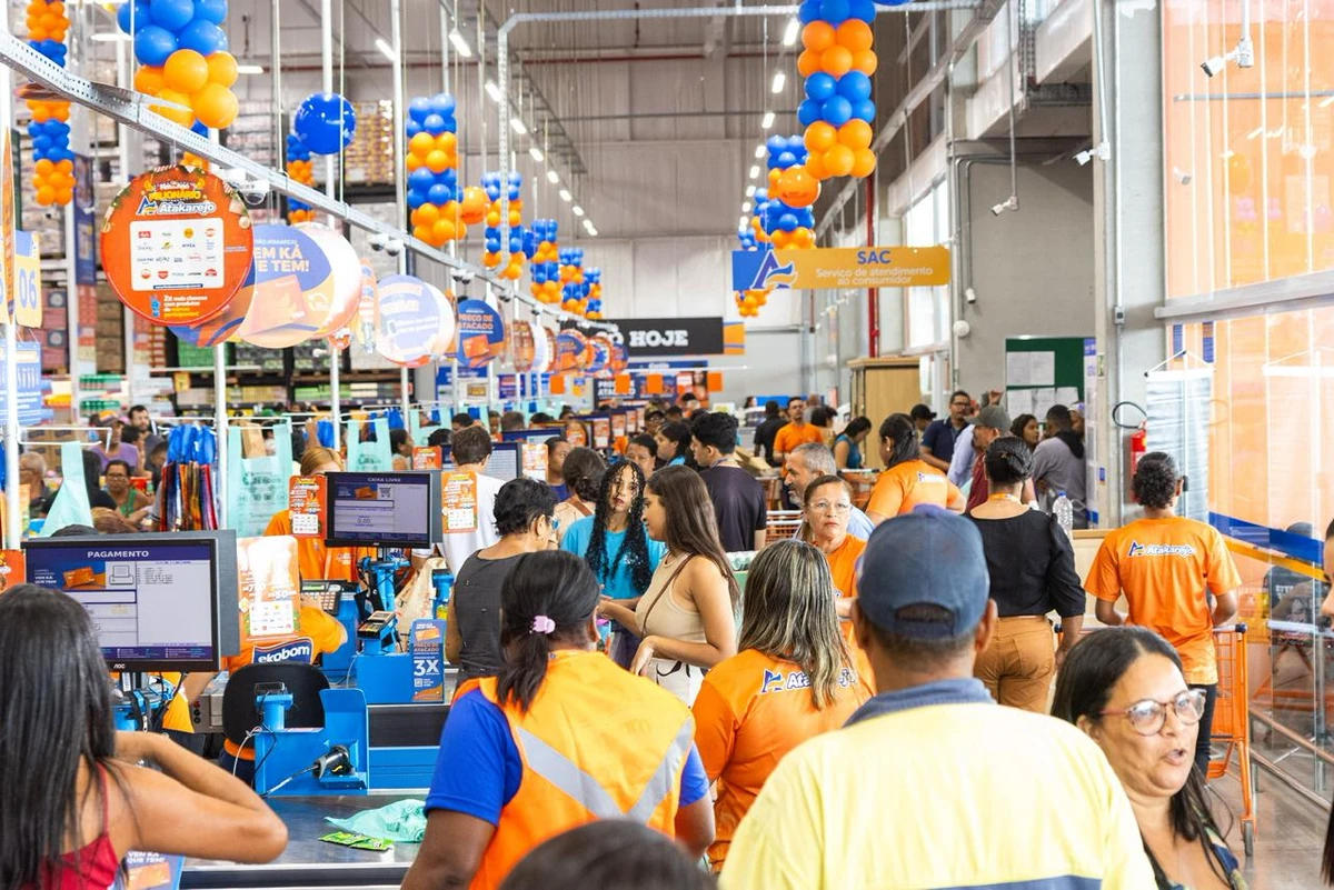 Unidade possui 2.800 m² de salão de vendas, setores de padaria, açougue e hortifruti por Divulgação/Atakarejo