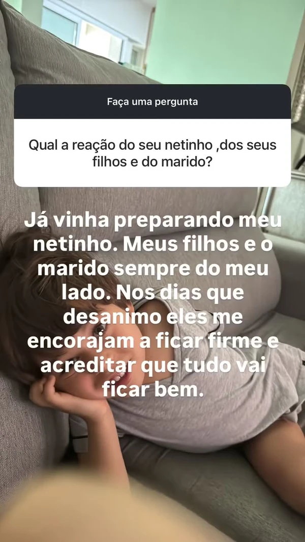 Mãe de Lucas Lucco mostra cabelo após diagnóstico de alopecia por Reprodução/Redes Sociais 