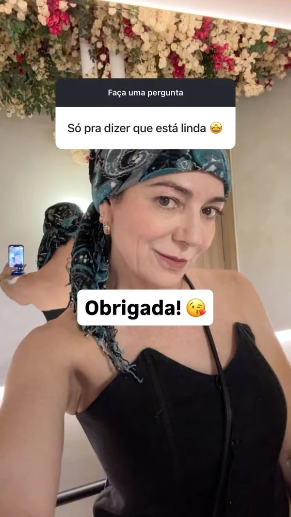 Mãe de Lucas Lucco mostra cabelo após diagnóstico de alopecia por Reprodução/Redes Sociais 