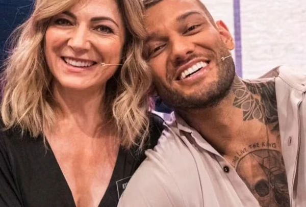 Mãe de Lucas Lucco mostra cabelo após diagnóstico de alopecia por Reprodução/Redes Sociais 