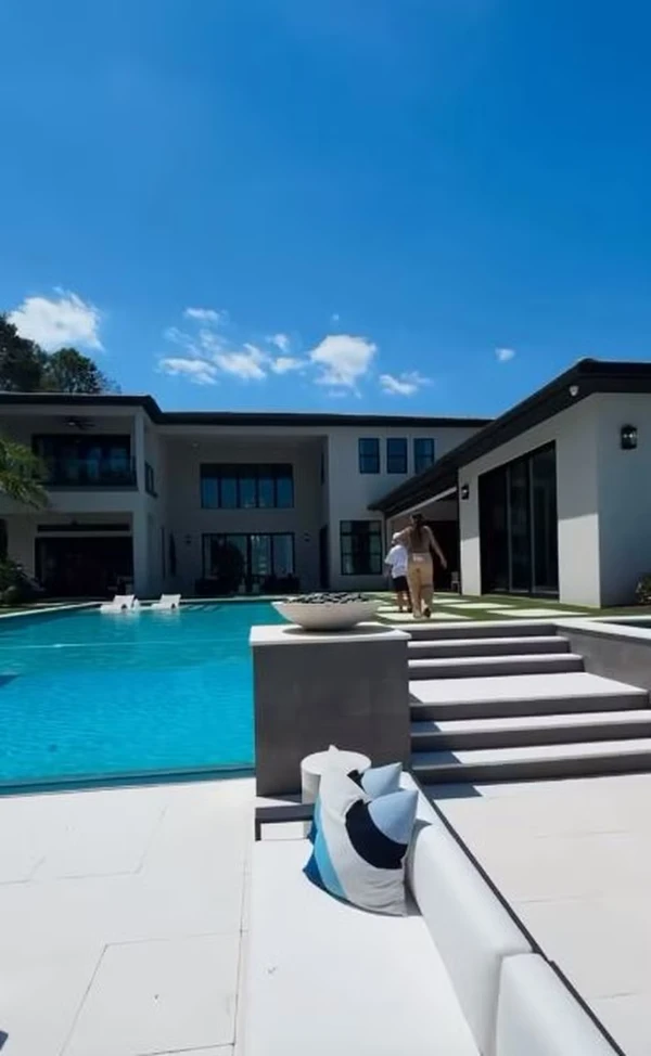 Mansão de Simone Mendes por Reprodução