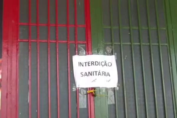 Mulher morreu e 100 pessoas passaram mal após comer em pizzaria por Reprodução