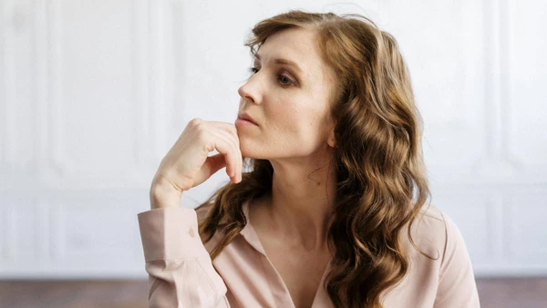 O arrependimento pode ser desconfortável, mas funciona como um alerta para decisões mais conscientes no futuro