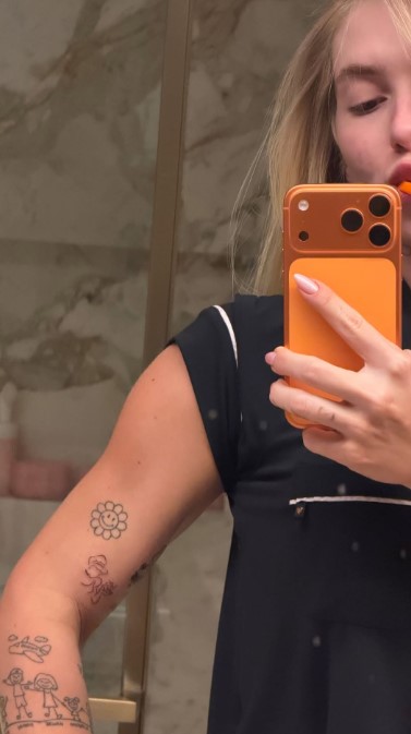 Virgínia faz tatuagem da Cinderela a pedido de Maria Flor por Reprodução/ Instagram