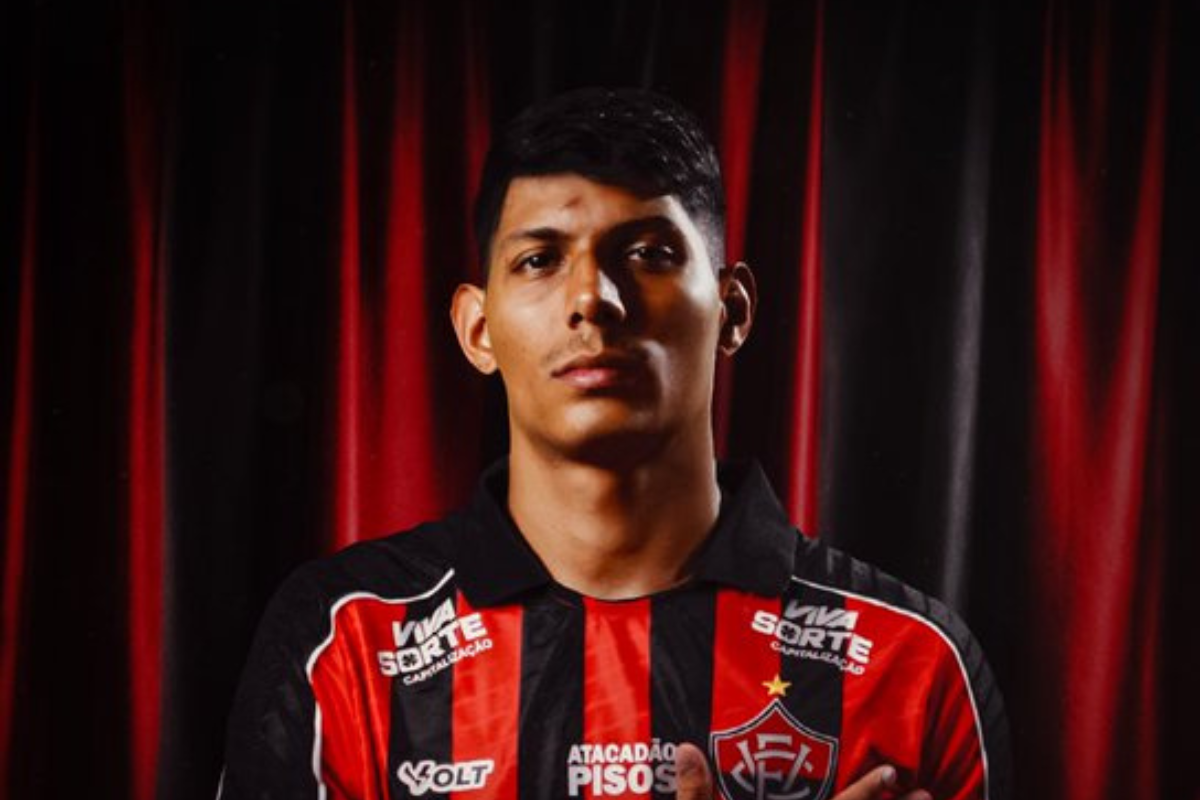 Zé Vitor foi contratado por emprestimo junto ao Maringá por Divulgação/EC Vitória