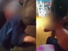 Imagem - Mãe é presa após ser filmada espancando os filhos: ' desmaia, eu não aguento mais você falando'