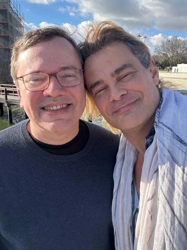 Carmo Dalla Vecchia comemora 20 anos com João Emanuel Carneiro por Reprodução/Redes Sociais 