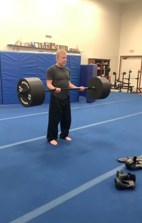 Chuck Norris é ator, lutador, por Reprodução | Instagram