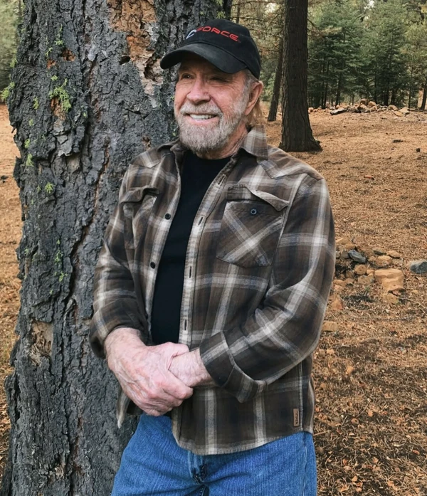 Chuck Norris é ator, lutador, por Reprodução | Instagram