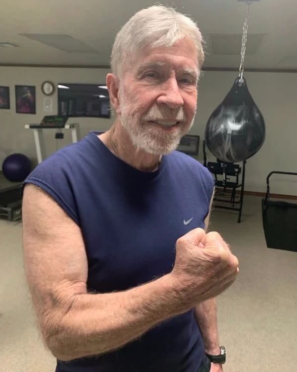 Chuck Norris é ator, lutador, por Reprodução | Instagram