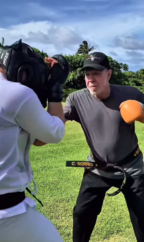 Chuck Norris é ator, lutador, por Reprodução | Instagram