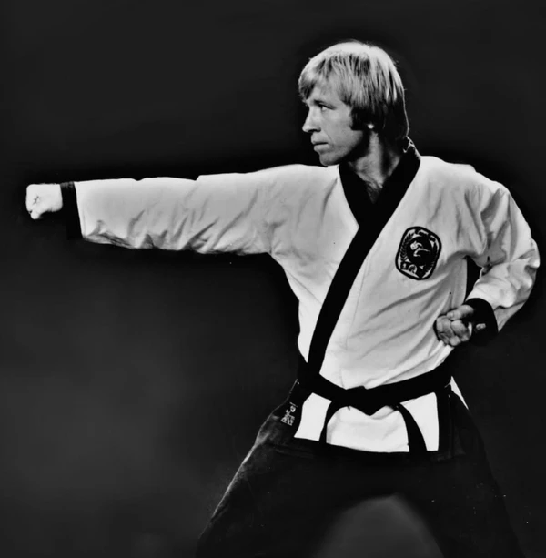 Chuck Norris é ator, lutador, por Reprodução | Instagram