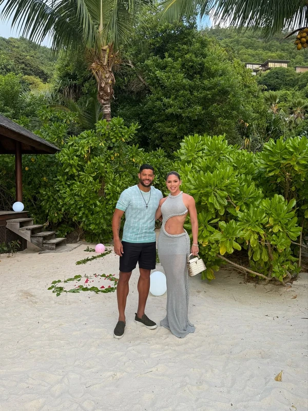 Hulk e Camila Ângelo por Reprodução/Instagram