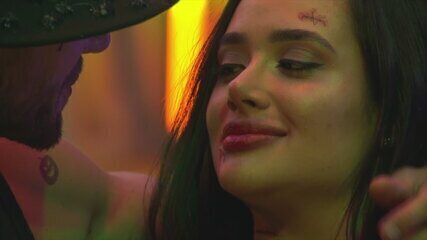 Jonas Sulzbach e Jordana trocam beijos no BBB 26 durante Festa do Líder de Alberto Cowboy por Reprodução/TV Globo 