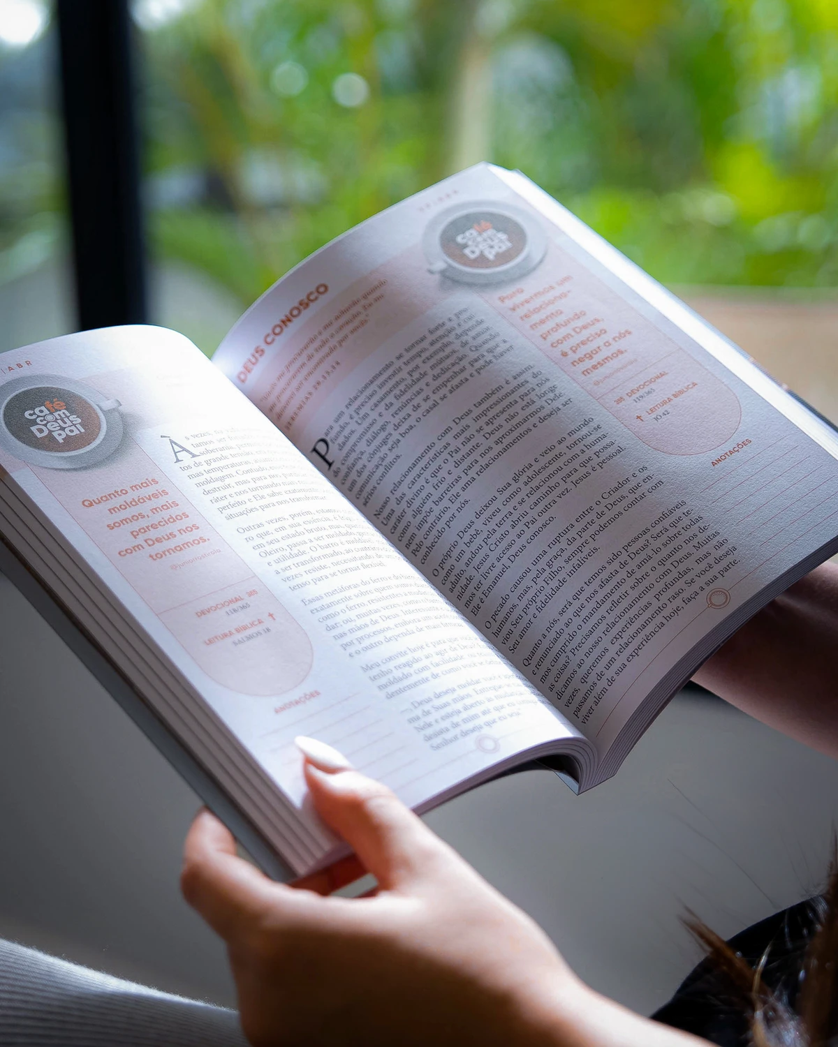 O Café com Deus Pai de 2026, sucesso do gênero devocional, é intitulado Porções Diárias de Amor por Divulgação