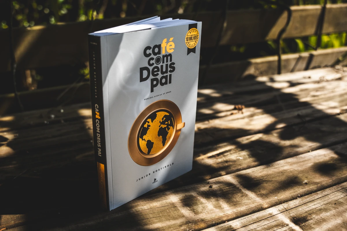 O Café com Deus Pai de 2026, sucesso do gênero devocional, é intitulado Porções Diárias de Amor por Divulgação
